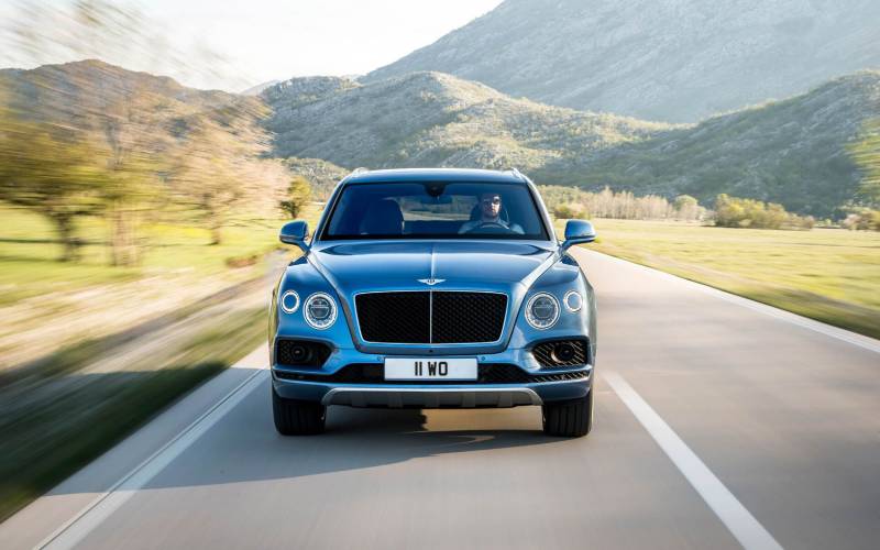 Comparison - Genesis GV80 2018 - vs - Bentley Bentayga Mulliner 2018
